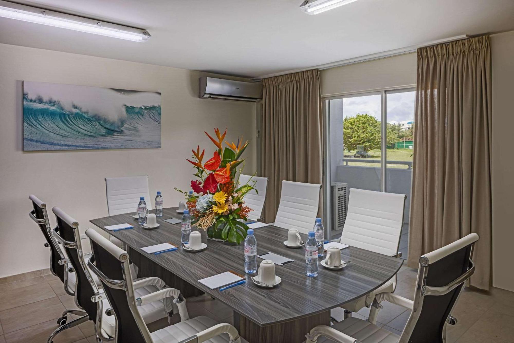 The Atrium Beach Resort And Spa, Ascend Hotel Collection Simpson Bay Eksteriør bilde