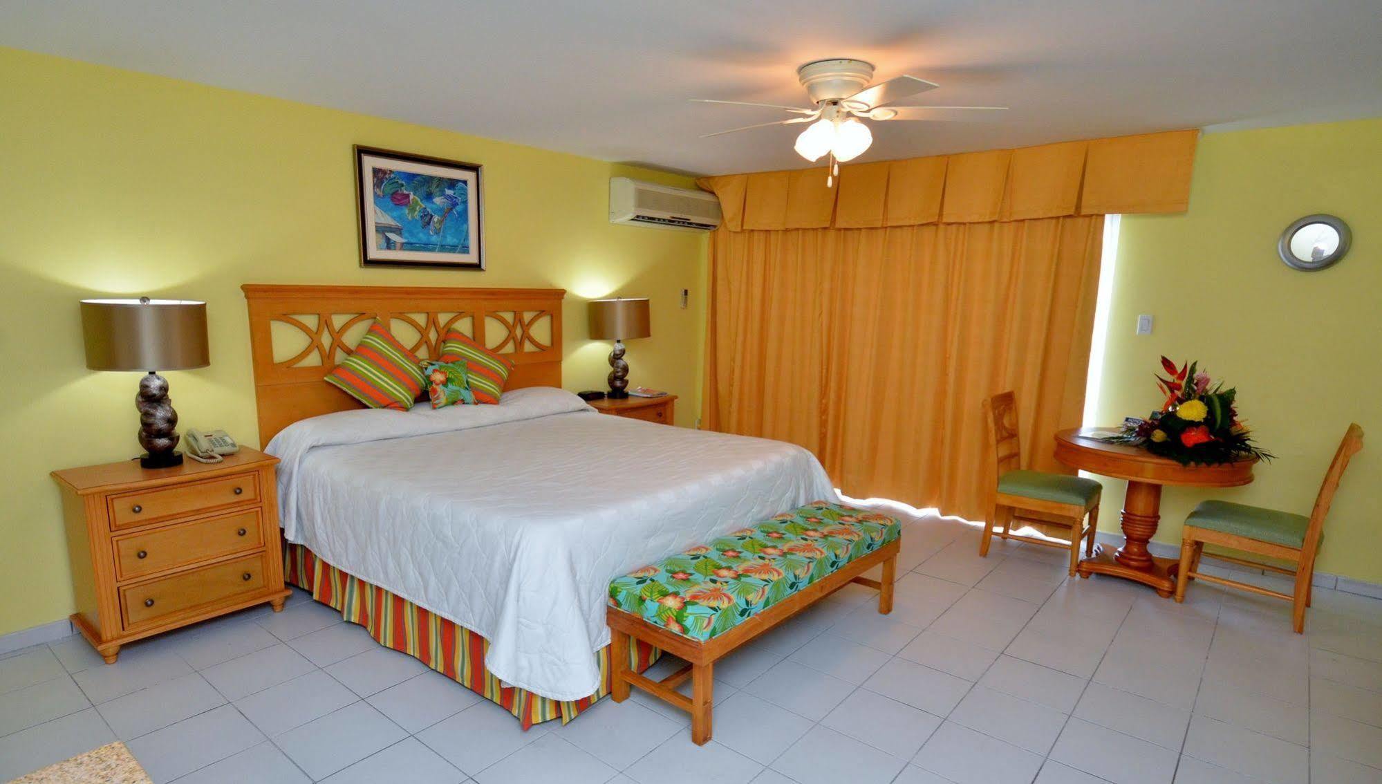 The Atrium Beach Resort And Spa, Ascend Hotel Collection Simpson Bay Eksteriør bilde
