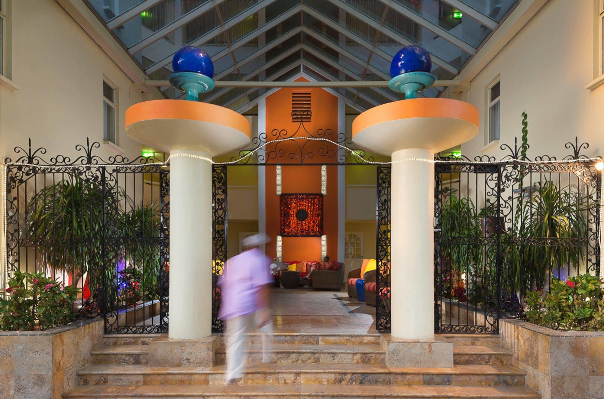 The Atrium Beach Resort And Spa, Ascend Hotel Collection Simpson Bay Eksteriør bilde